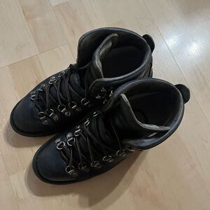 Danner Mountain Light Size 8 Hiking Boots